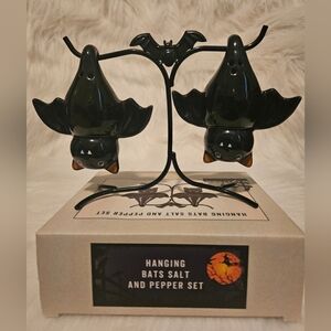 Cracker Barrel Halloween 3 Pc Set Hanging Bats Salt & Pepper Shaker New 2025